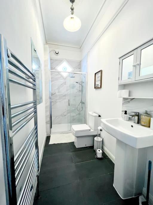 Flat 4 Marine Parade House, 1 East Cliff- Next To Dover Port, White Cliffs, Beach, Castle 외부 사진