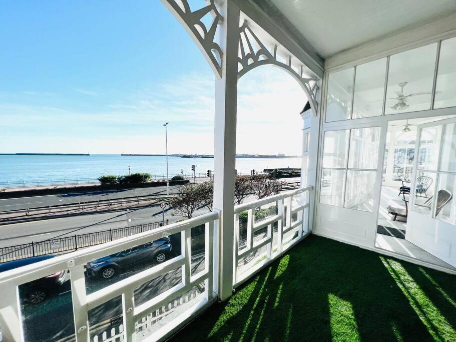 Flat 4 Marine Parade House, 1 East Cliff- Next To Dover Port, White Cliffs, Beach, Castle 외부 사진