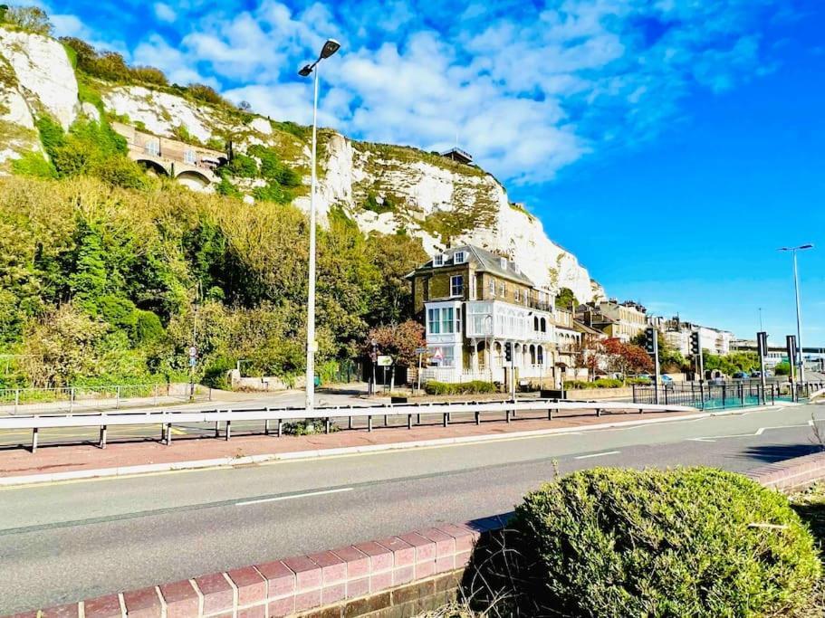 Flat 4 Marine Parade House, 1 East Cliff- Next To Dover Port, White Cliffs, Beach, Castle 외부 사진