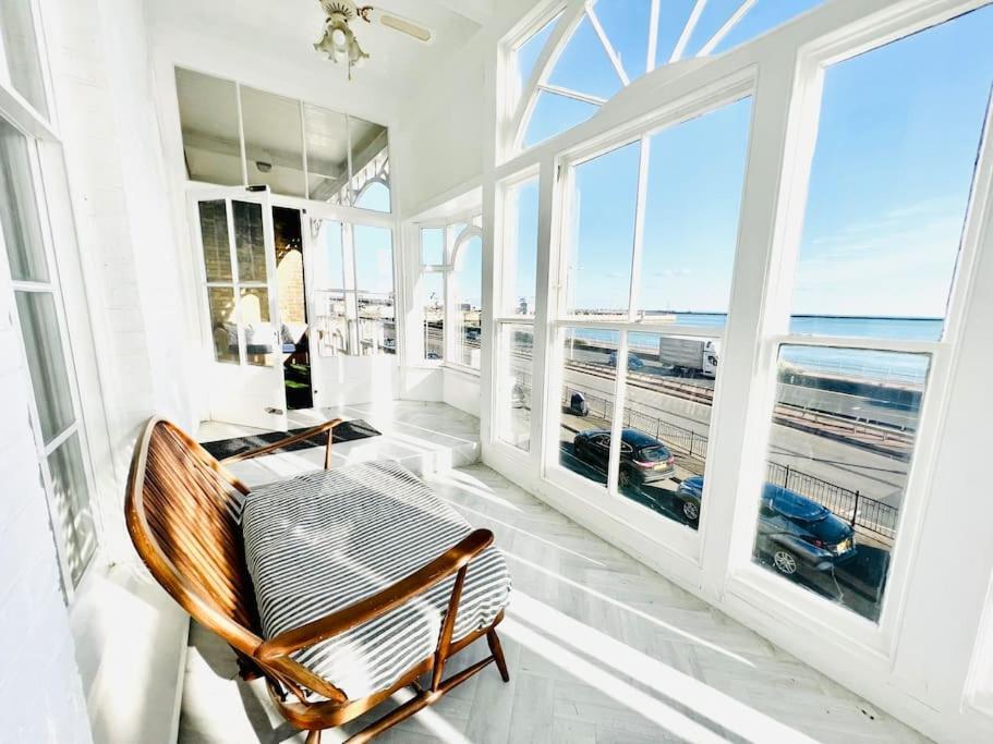 Flat 4 Marine Parade House, 1 East Cliff- Next To Dover Port, White Cliffs, Beach, Castle 외부 사진