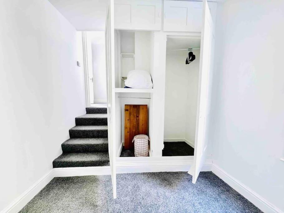 Flat 4 Marine Parade House, 1 East Cliff- Next To Dover Port, White Cliffs, Beach, Castle 외부 사진