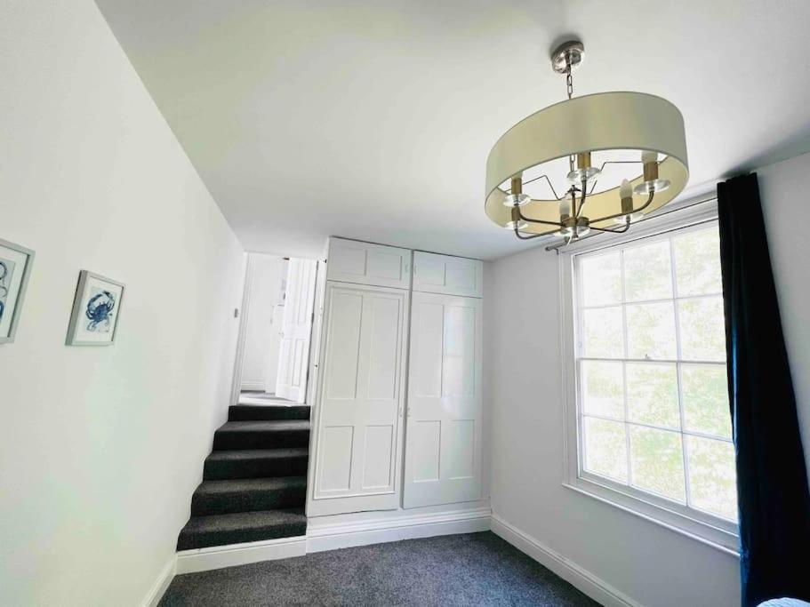 Flat 4 Marine Parade House, 1 East Cliff- Next To Dover Port, White Cliffs, Beach, Castle 외부 사진