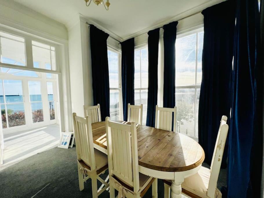 Flat 4 Marine Parade House, 1 East Cliff- Next To Dover Port, White Cliffs, Beach, Castle 외부 사진
